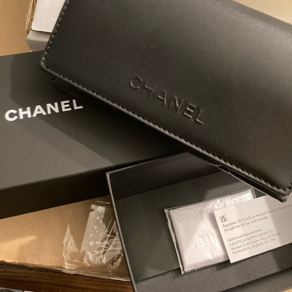 CHANEL:  Acetate Rectangle Sunglasses 5435 - black - Picture 9 of 9